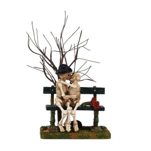 Department 56 Resin Halloween Accessories for Village Collections Kiss of Death Figurine, 5.71-Inch, Multicolor