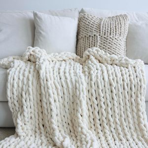 Maetoow Chenille Chunky Knit Blanket Throw （30×40 Inch）, Handmade Warm & Cozy Blanket Couch, Bed, Home Decor, Soft Breathable Fleece Banket, Christmas Thick and Giant Yarn...